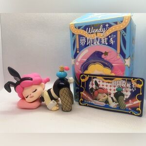 SOLD❗❗❗Wendy figurine